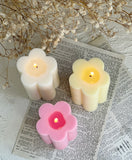 Daisy Pillar Candle